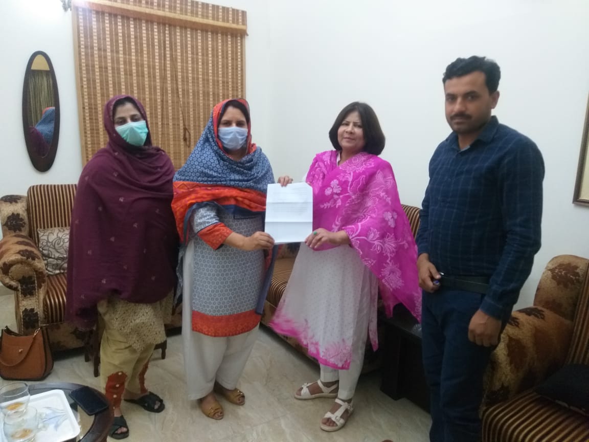CIP Sialkot Region holds advocacy meeting with MPA Farah Azmi to discuss agenda for political and electoral inclusion of marginalized groups and hands overs a draft of resolution with her